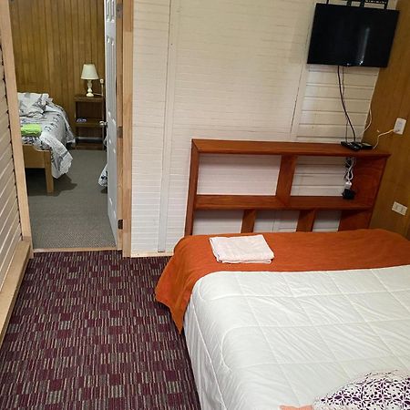 Casa Chilhue - Hostal Residencial カストロ エクステリア 写真