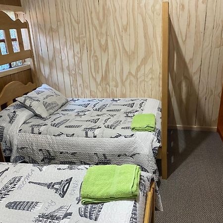 Casa Chilhue - Hostal Residencial カストロ エクステリア 写真