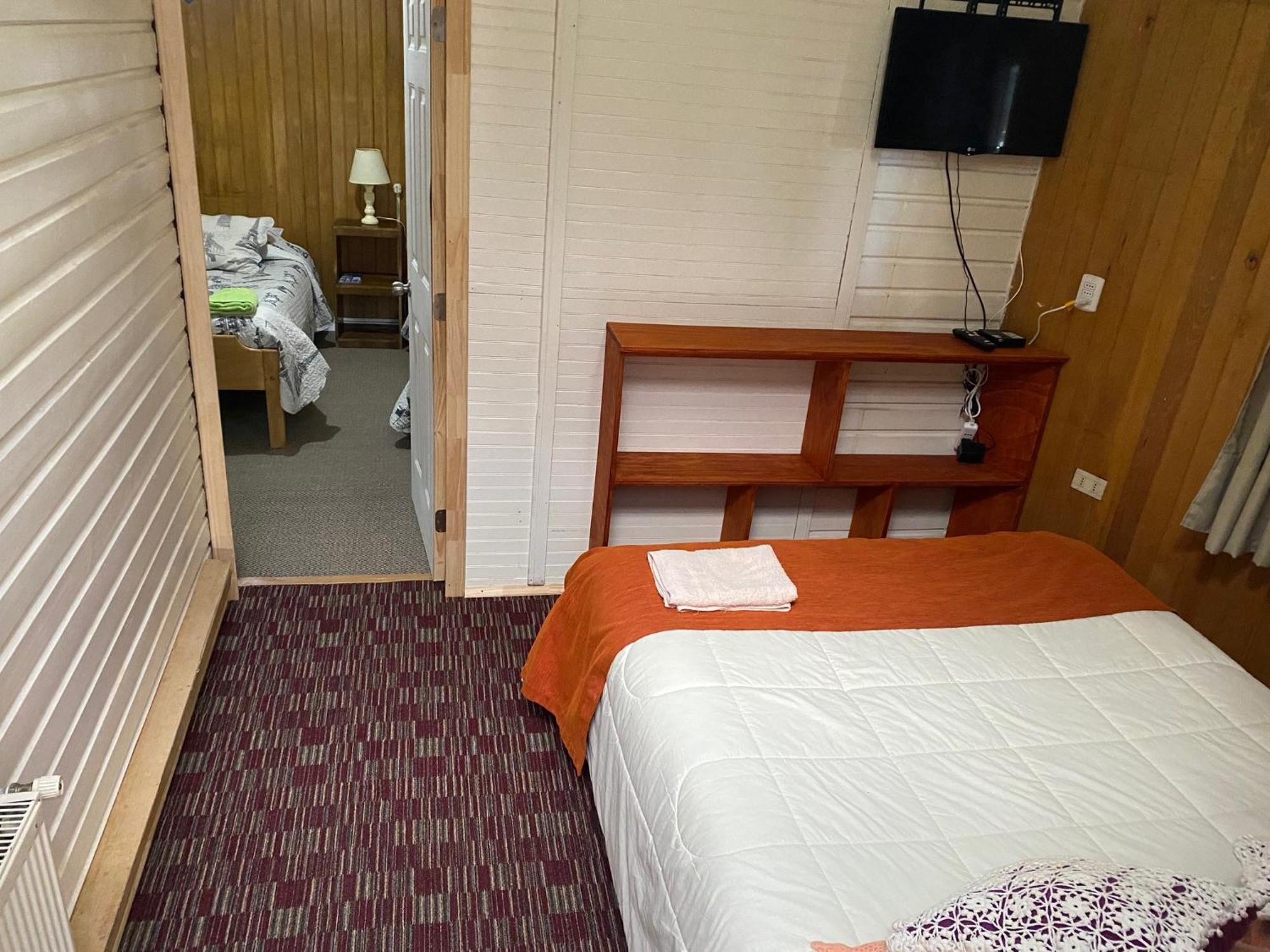 Casa Chilhue - Hostal Residencial カストロ エクステリア 写真