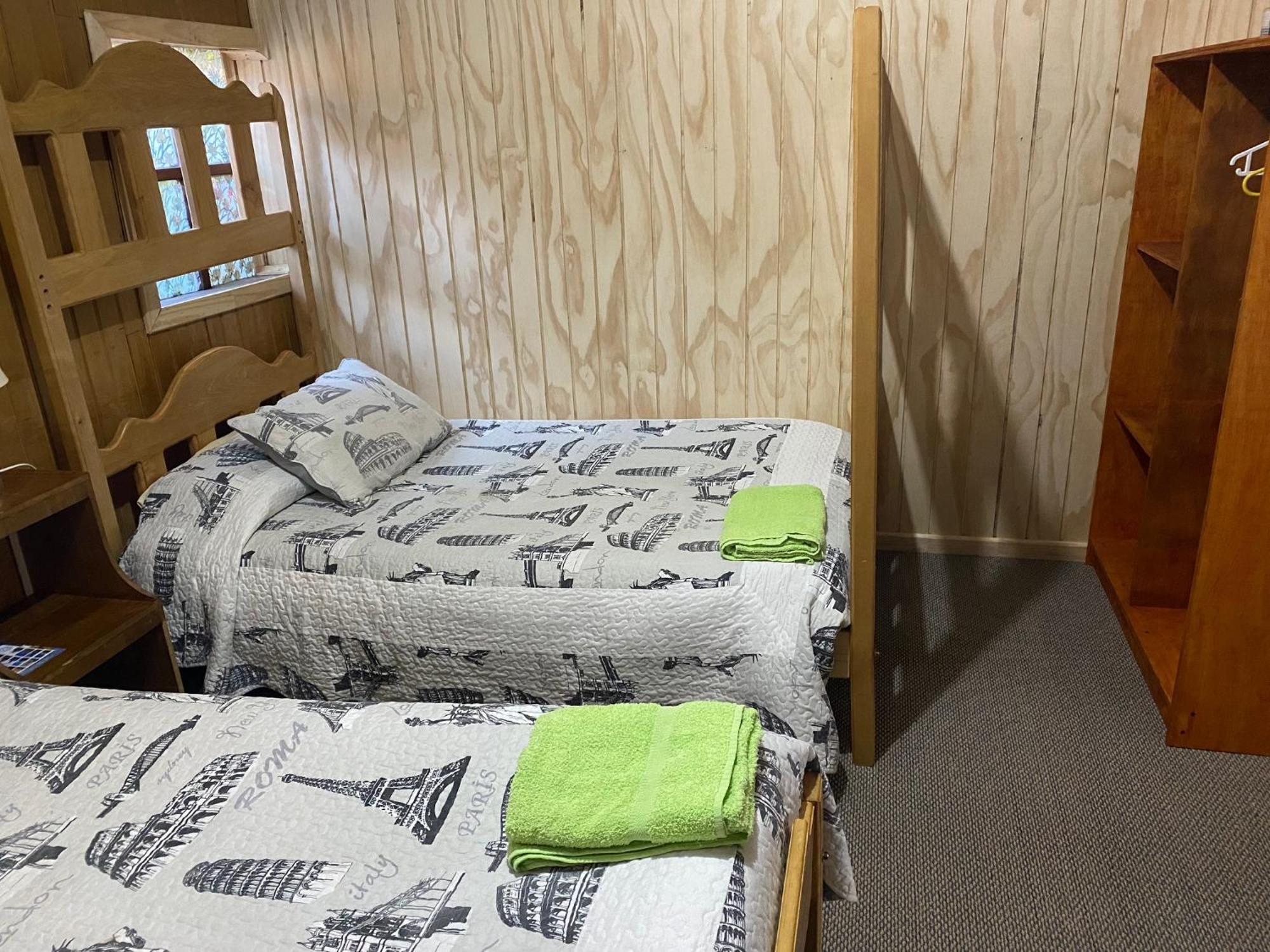 Casa Chilhue - Hostal Residencial カストロ エクステリア 写真