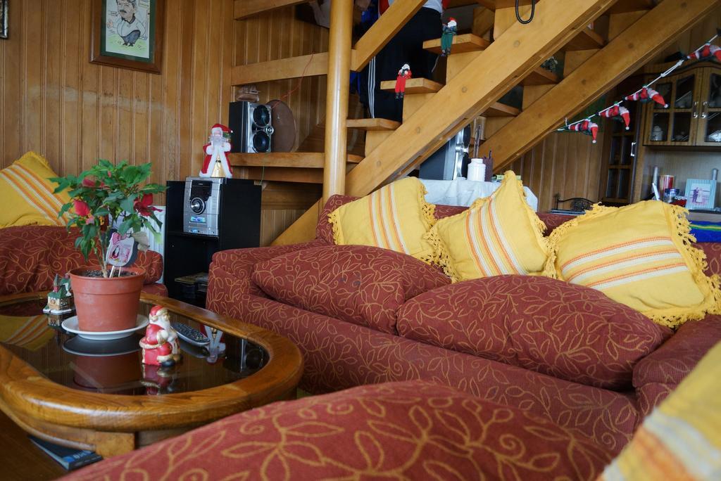 Casa Chilhue - Hostal Residencial カストロ エクステリア 写真