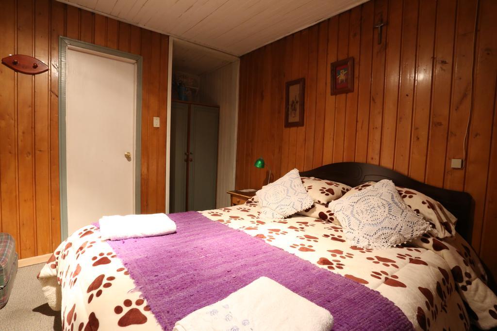 Casa Chilhue - Hostal Residencial カストロ エクステリア 写真