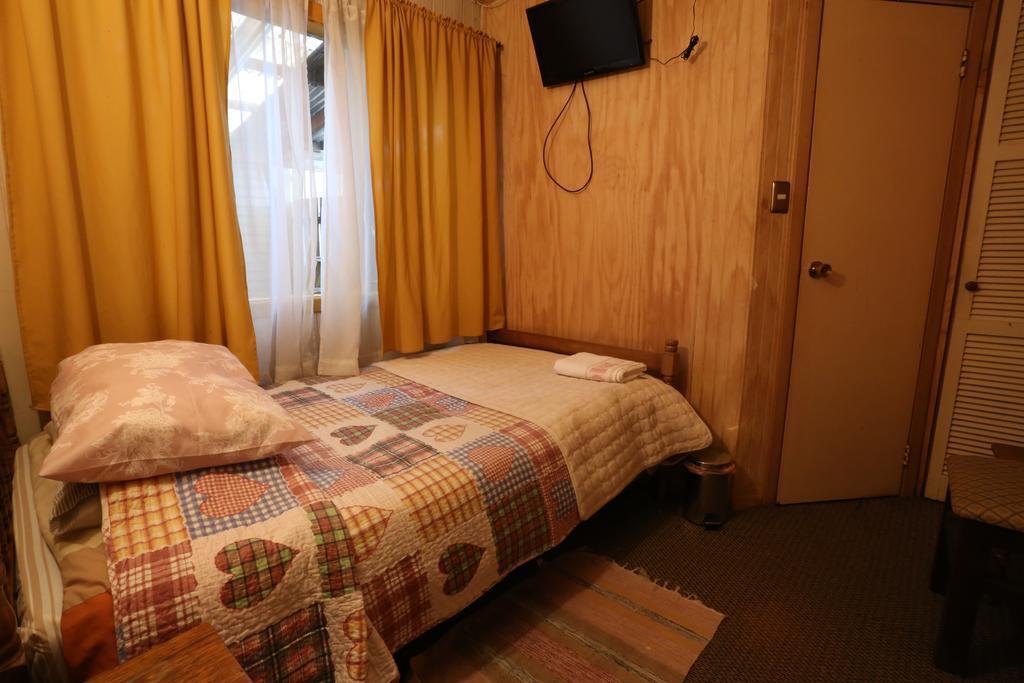 Casa Chilhue - Hostal Residencial カストロ エクステリア 写真